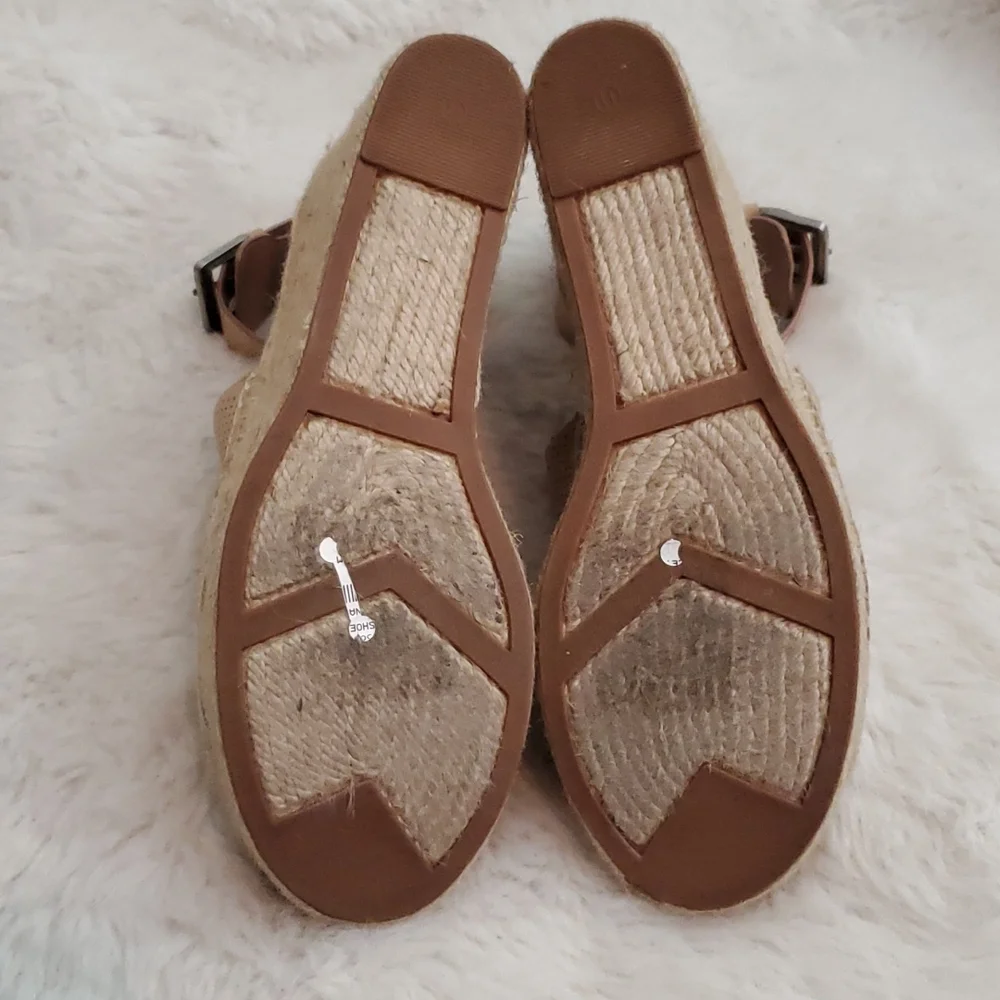Marc Fisher MLANNIE Perforated Espadrille Wedge Sandals